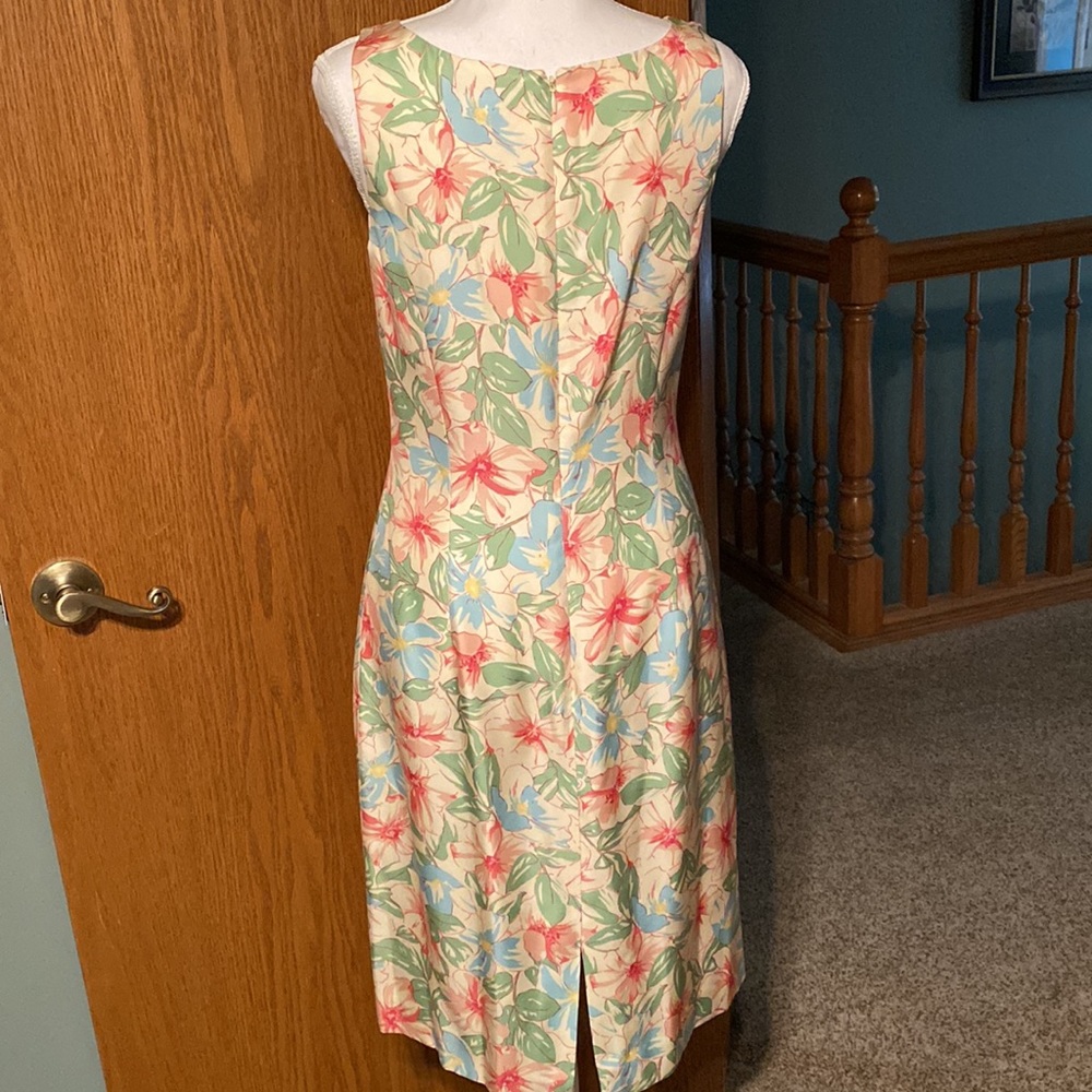 Beautiful Ann Taylor silk dress. Size 4. - Picture 7 of 7